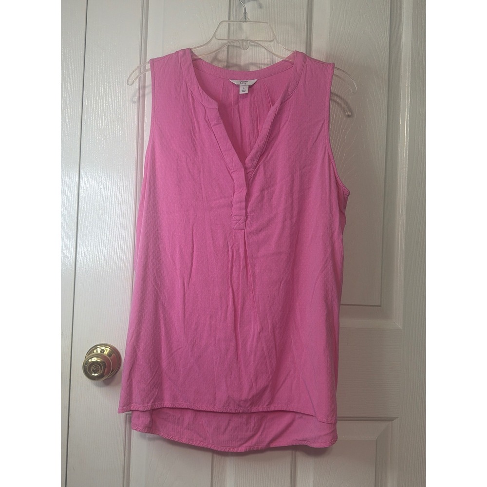 Crown & Ivy Pink Sleeveless Split V-Neck Textured Dobby Blouse Large
